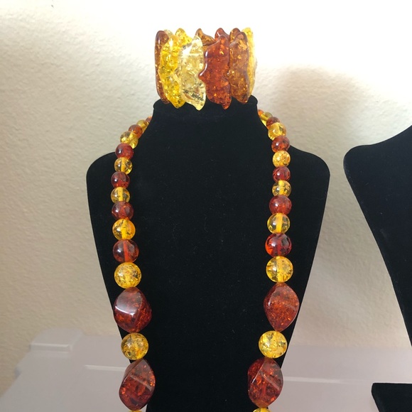 NEW set of artificial amber necklace and bracelet. - Picture 3 of 6